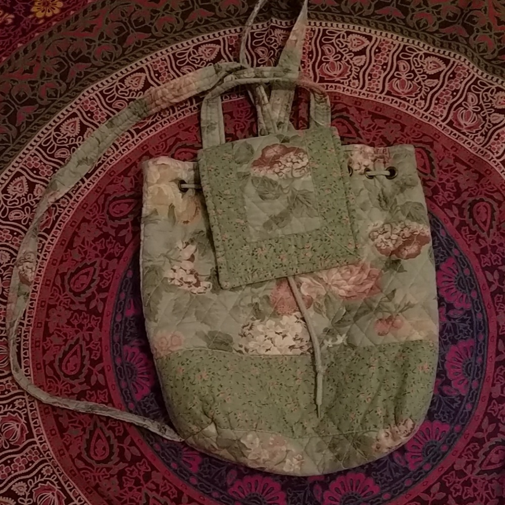 Quilted drawstring bag